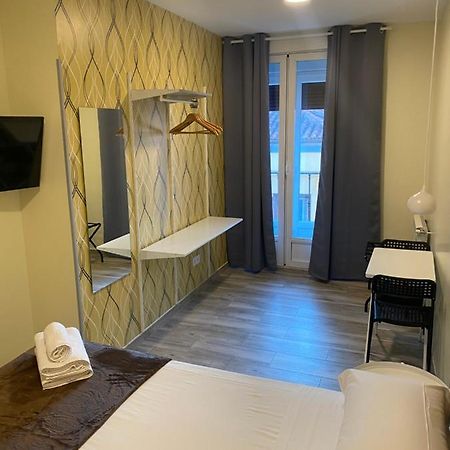 Hostal Alaska Madrid Eksteriør billede