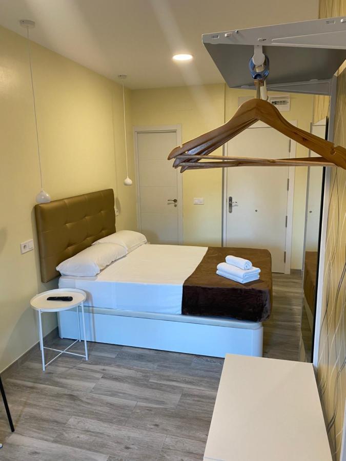 Hostal Alaska Madrid Eksteriør billede