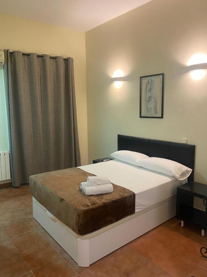 Hostal Alaska Madrid Eksteriør billede