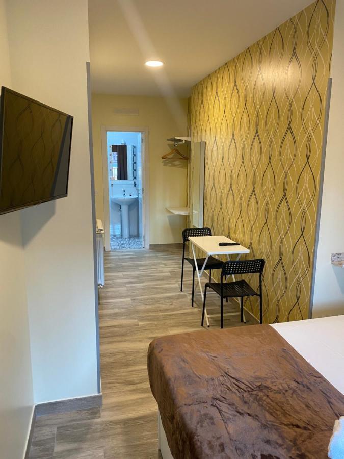 Hostal Alaska Madrid Eksteriør billede