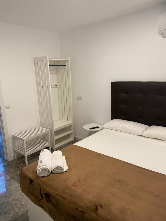 Hostal Alaska Madrid Eksteriør billede
