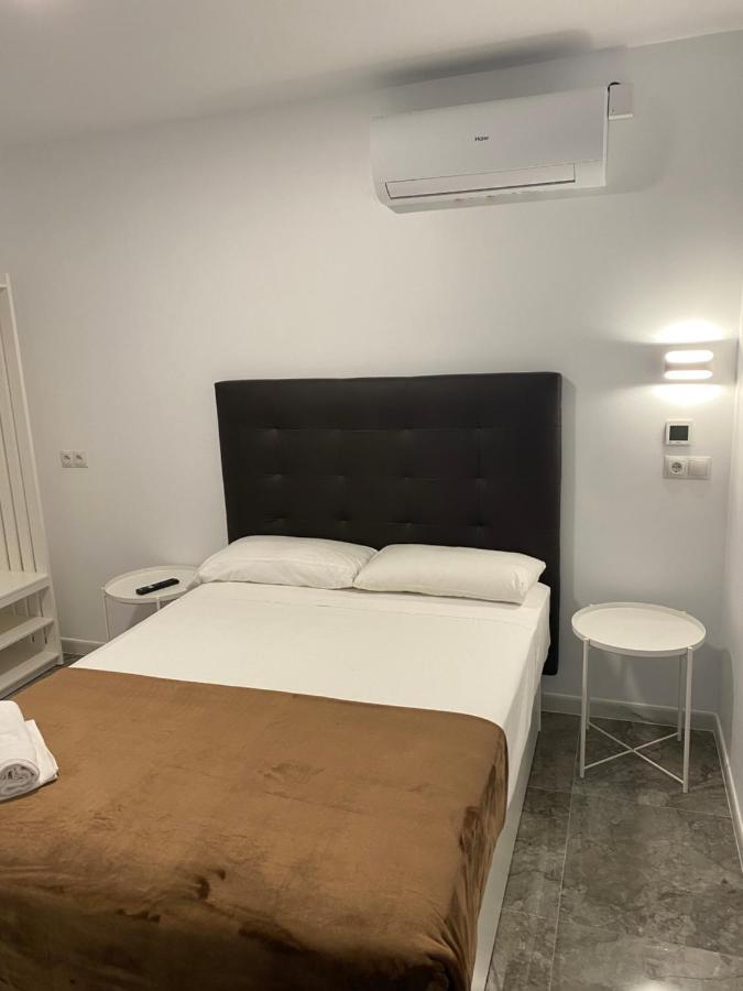 Hostal Alaska Madrid Eksteriør billede