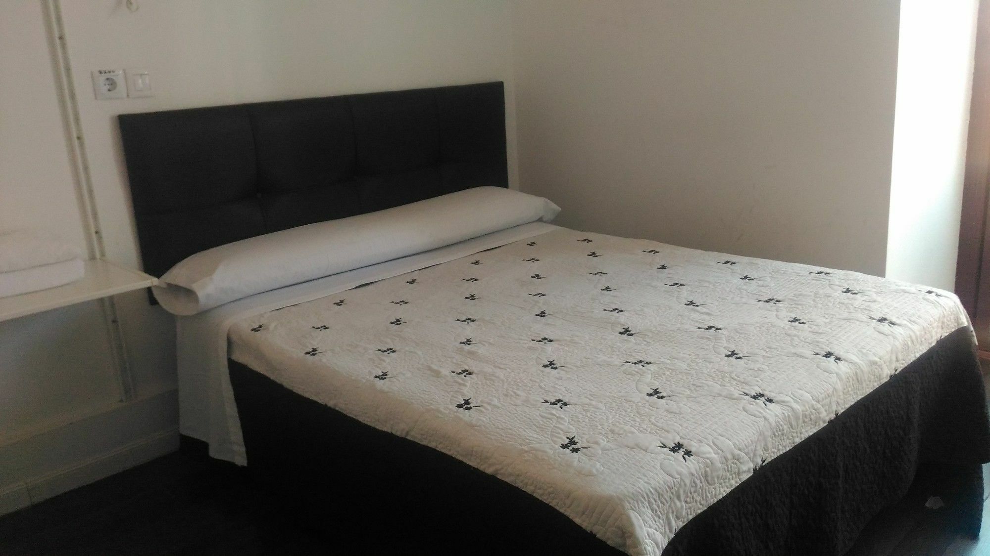 Hostal Alaska Madrid Eksteriør billede
