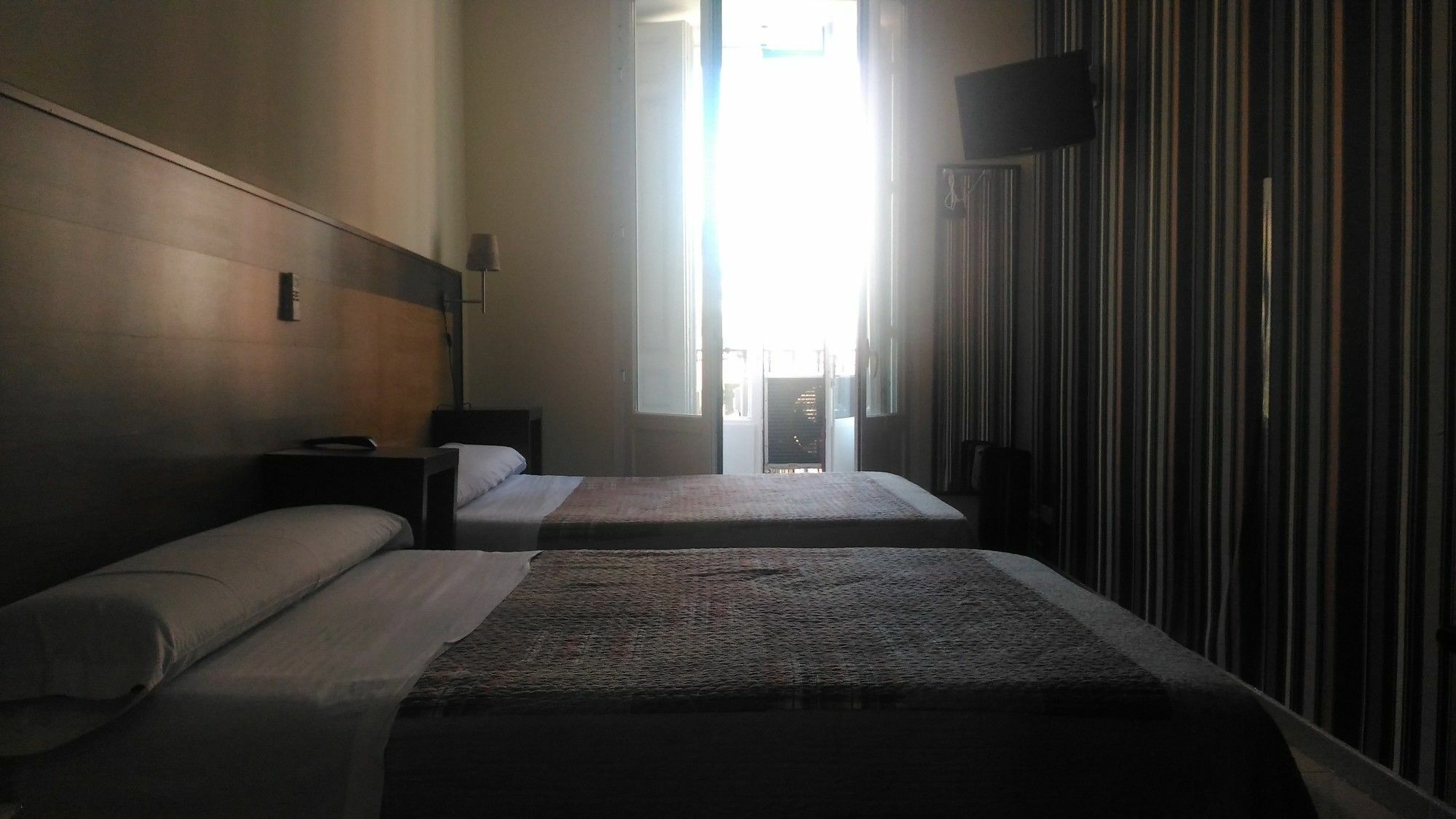 Hostal Alaska Madrid Eksteriør billede