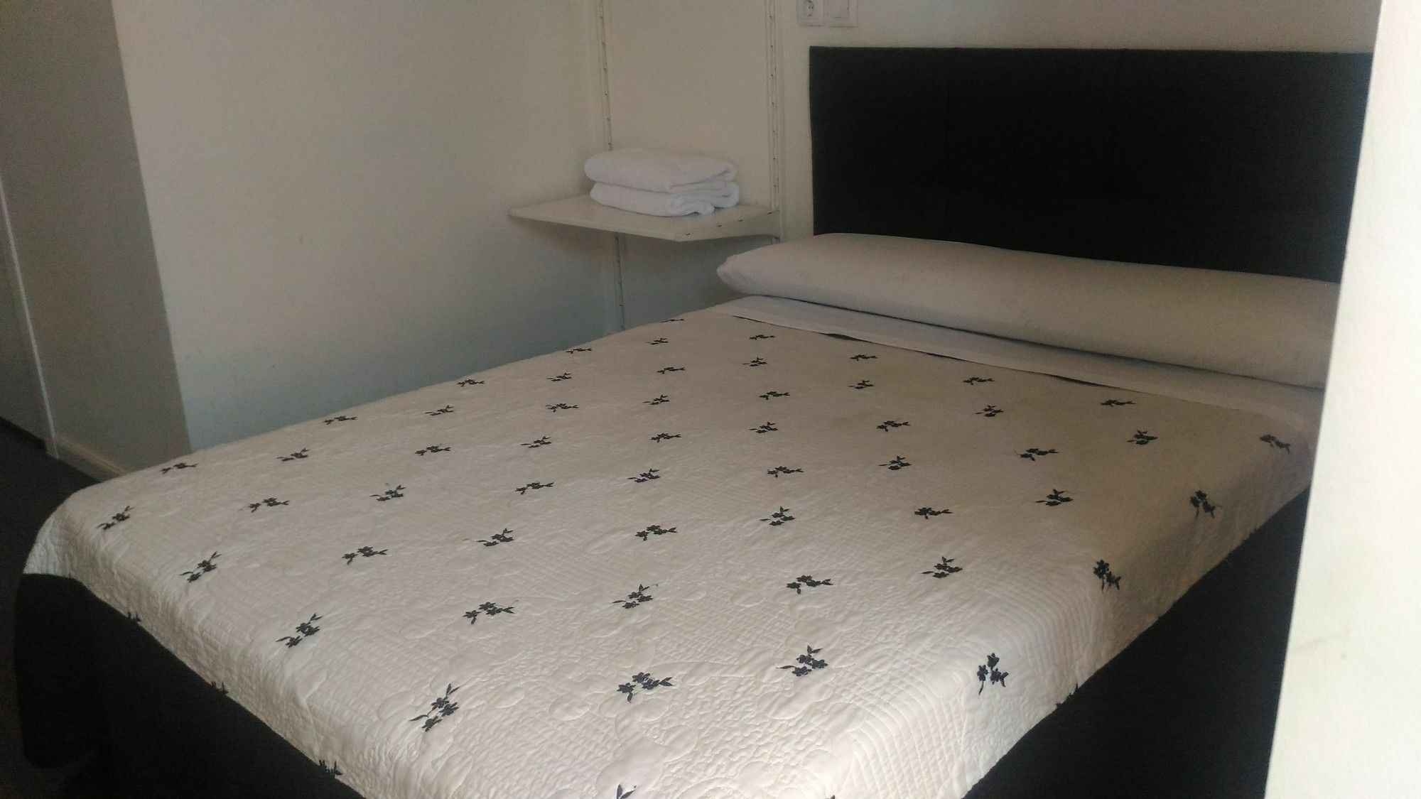 Hostal Alaska Madrid Eksteriør billede