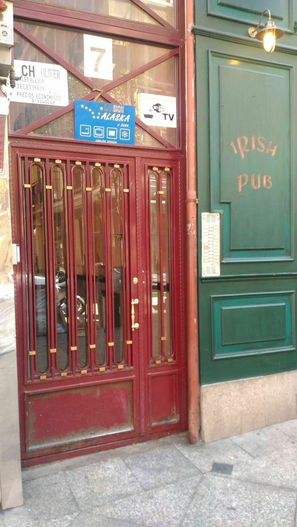 Hostal Alaska Madrid Eksteriør billede