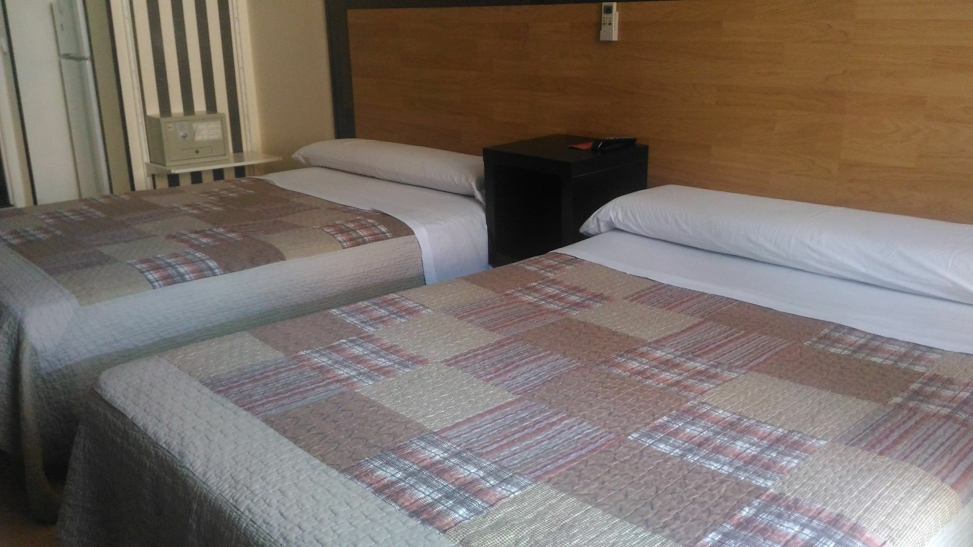 Hostal Alaska Madrid Eksteriør billede