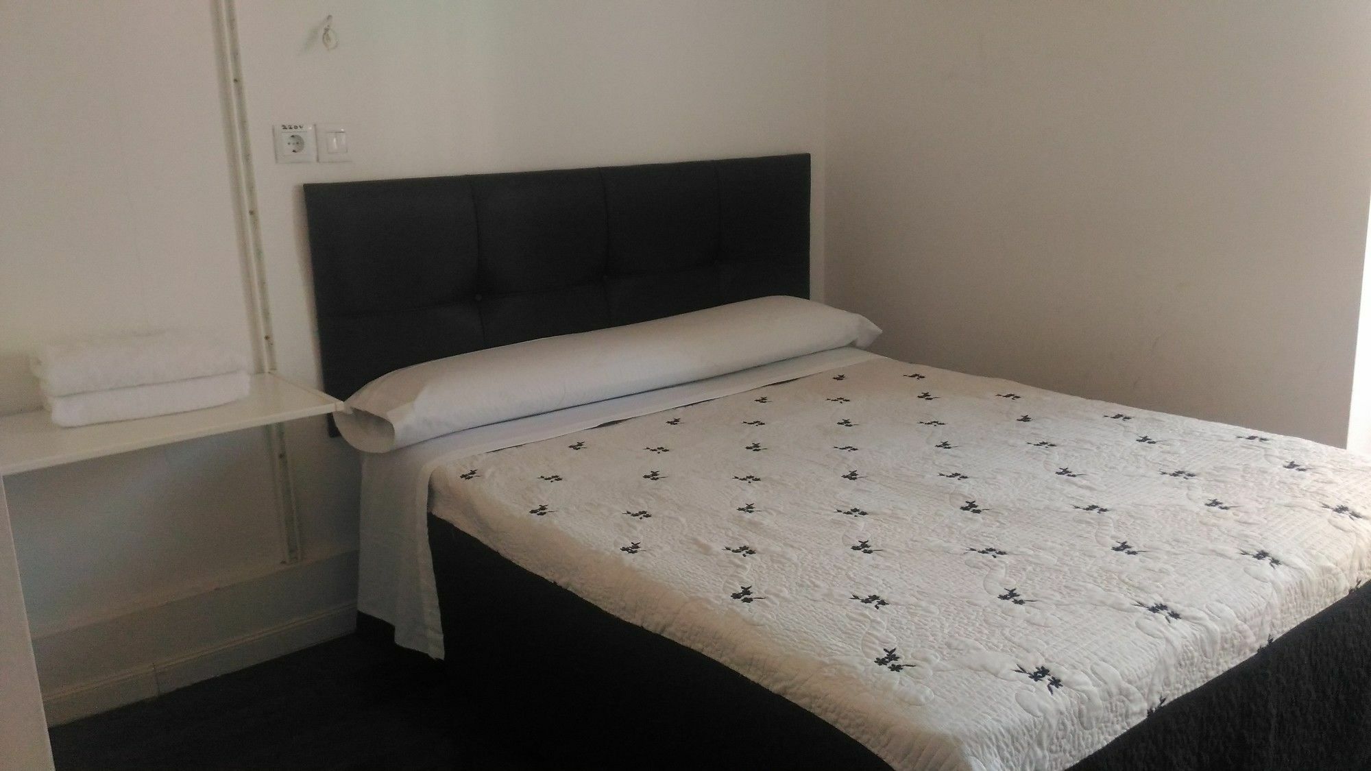 Hostal Alaska Madrid Eksteriør billede