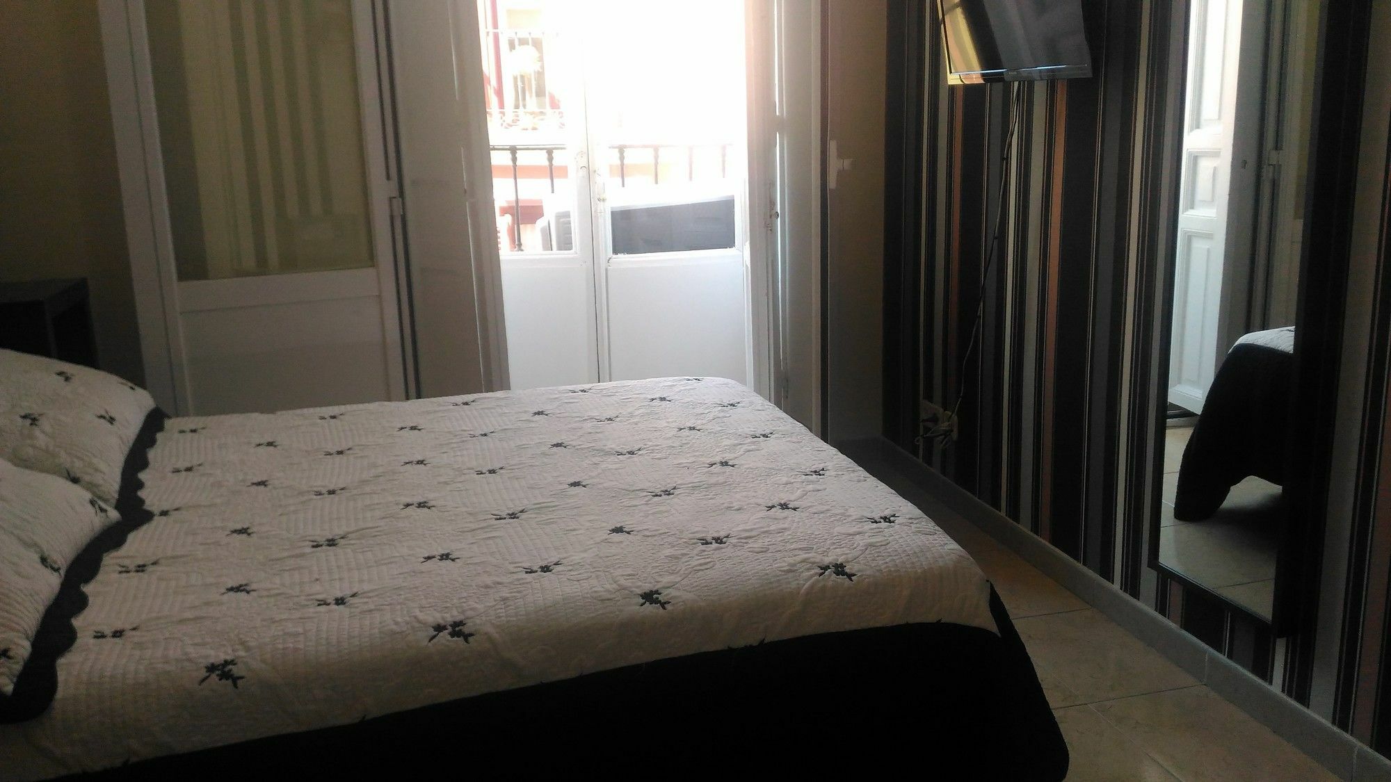Hostal Alaska Madrid Eksteriør billede