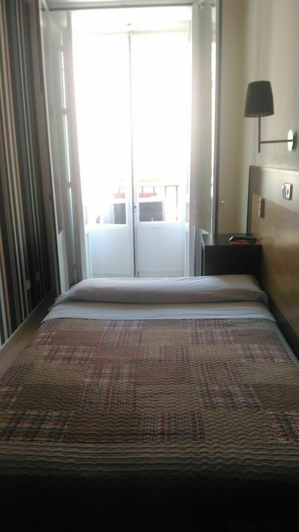 Hostal Alaska Madrid Eksteriør billede