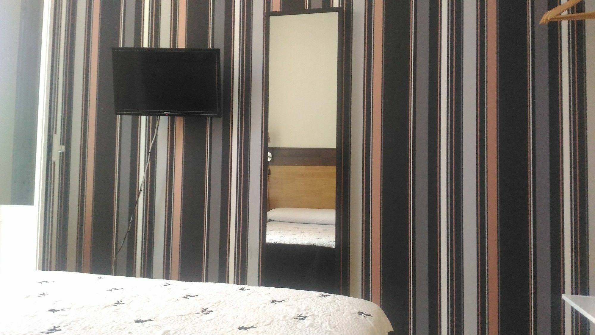 Hostal Alaska Madrid Eksteriør billede