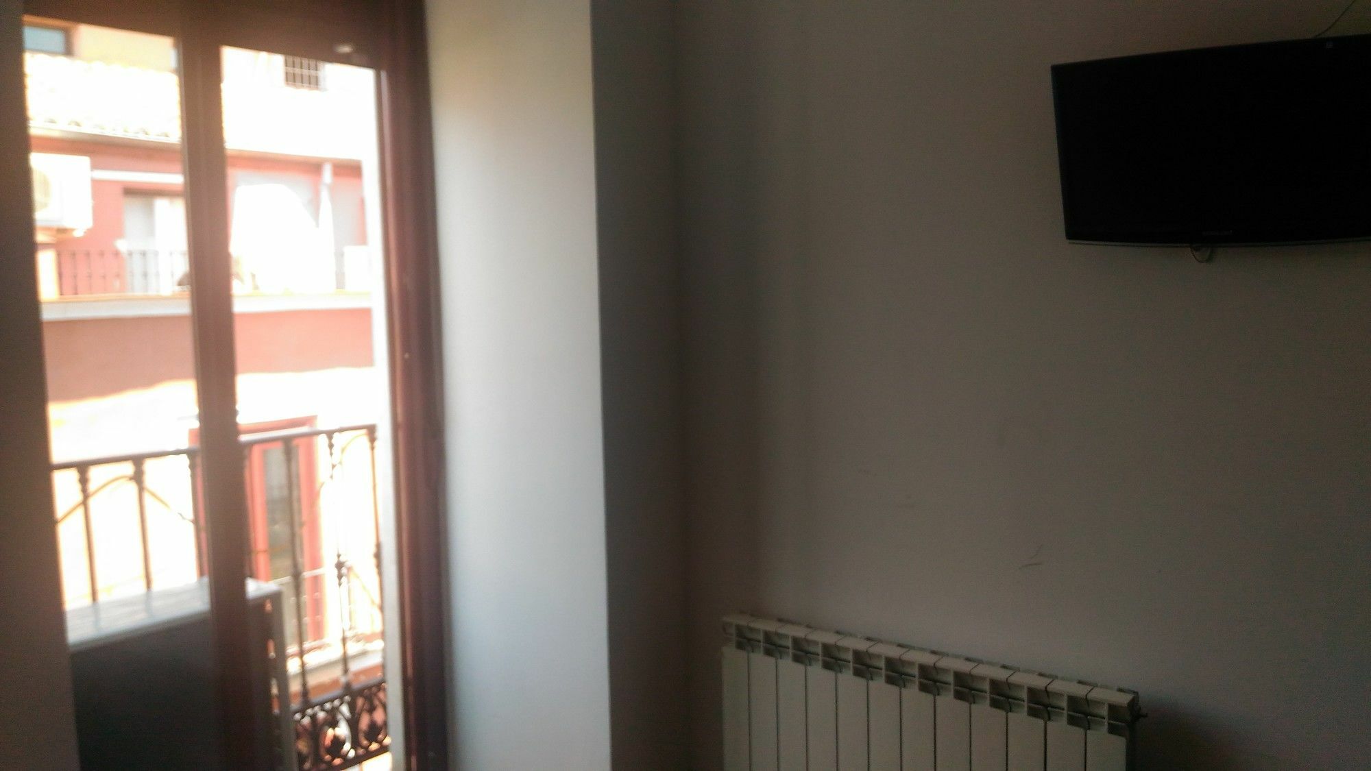 Hostal Alaska Madrid Eksteriør billede