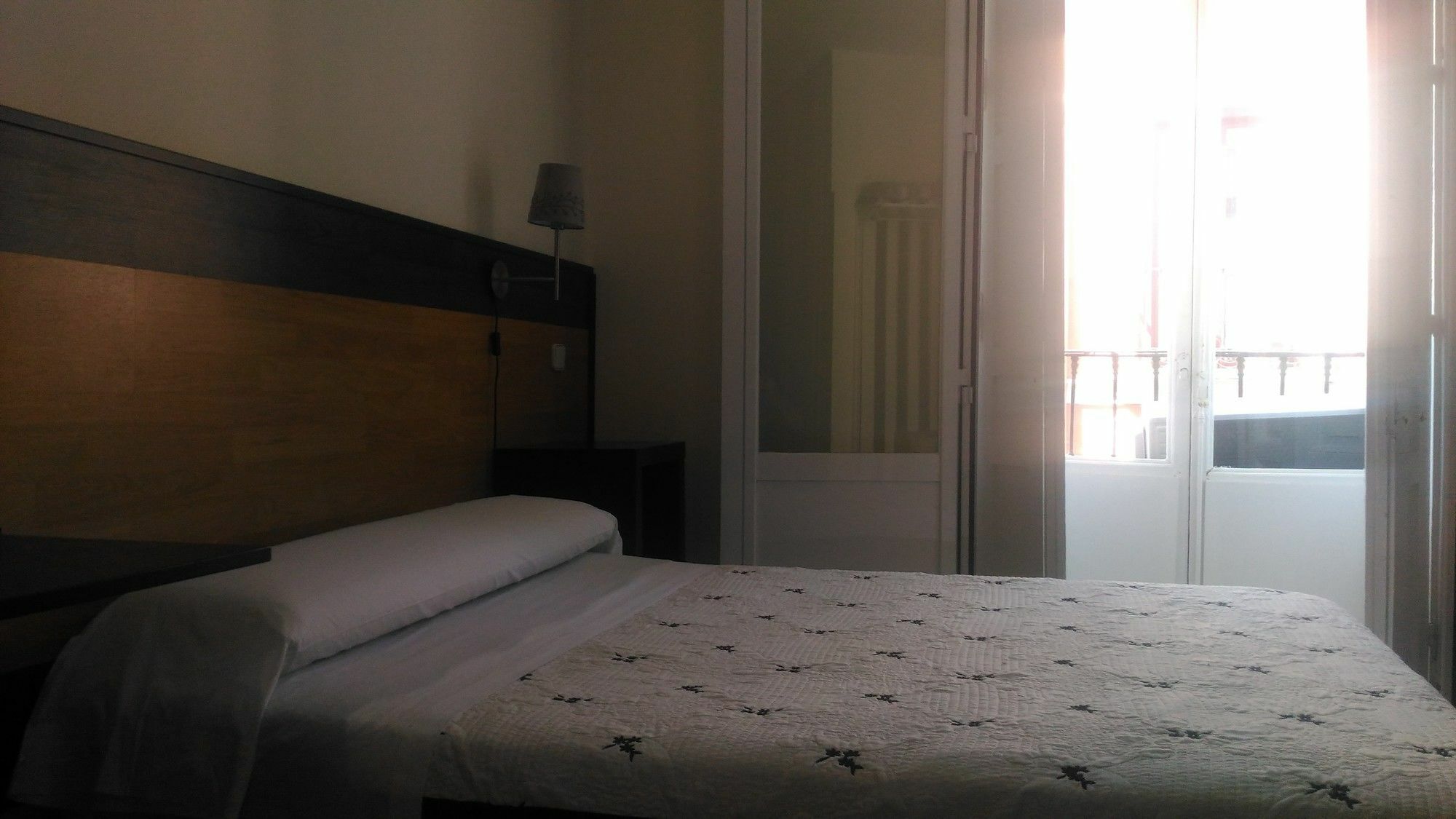 Hostal Alaska Madrid Eksteriør billede
