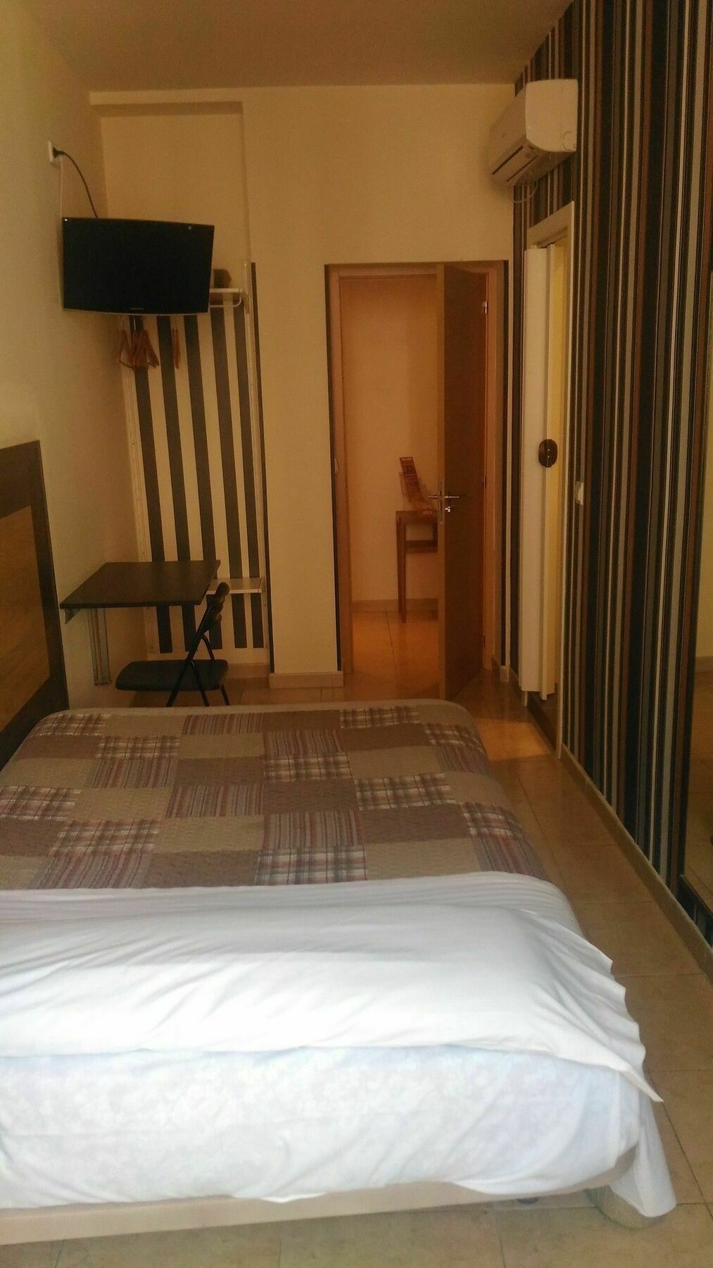 Hostal Alaska Madrid Eksteriør billede