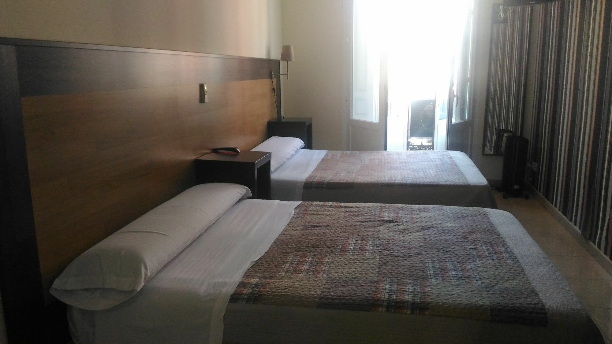 Hostal Alaska Madrid Eksteriør billede